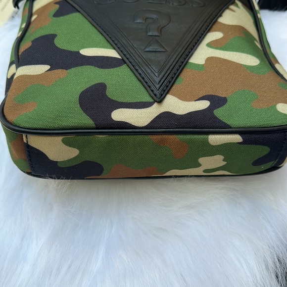 New GUESS Camo Men’s Bag - Picture 4 of 7